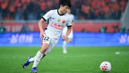 kaiyun-中超-杨希建功克雷桑任意球救主 泰山1-1海港